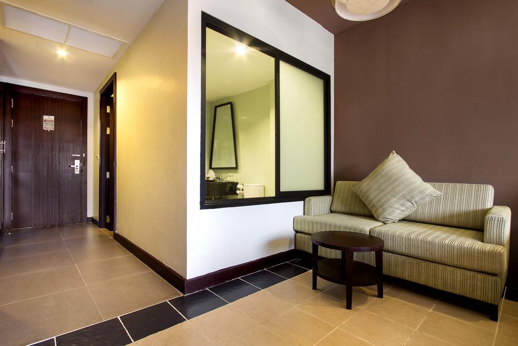 D Varee Mai Khao Beach Exterior photo