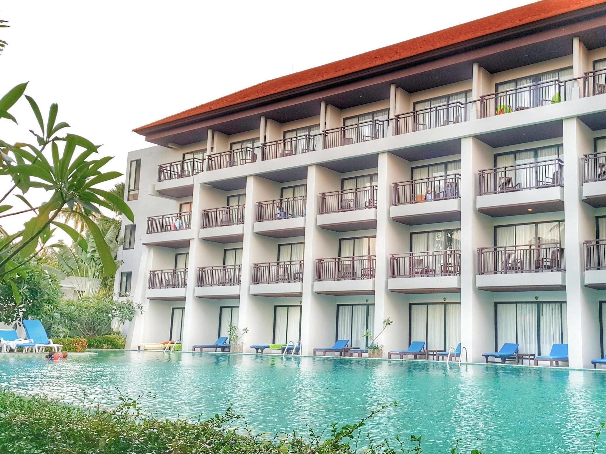 D Varee Mai Khao Beach Exterior photo